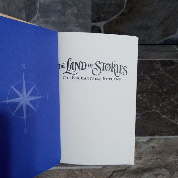 Chris Colfer Land of Stories The Enchantress Returns #2 Hardcover 1st Ed book - Picture 5 of 7